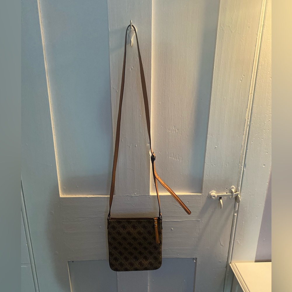 Guess Purse - Picture 2 of 4